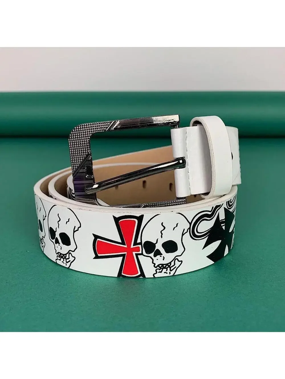 Vintage Y2k 2000s style skull grunge emo white and silver belt. Fits a 33.5-39